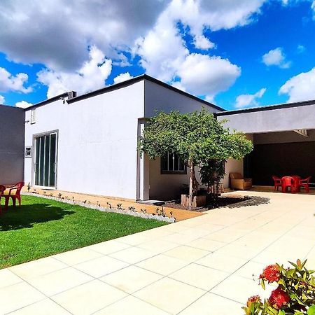 フォス・ド・イグアス Linda Casa Bairro Tranquilo Prox Cataratasヴィラ エクステリア 写真