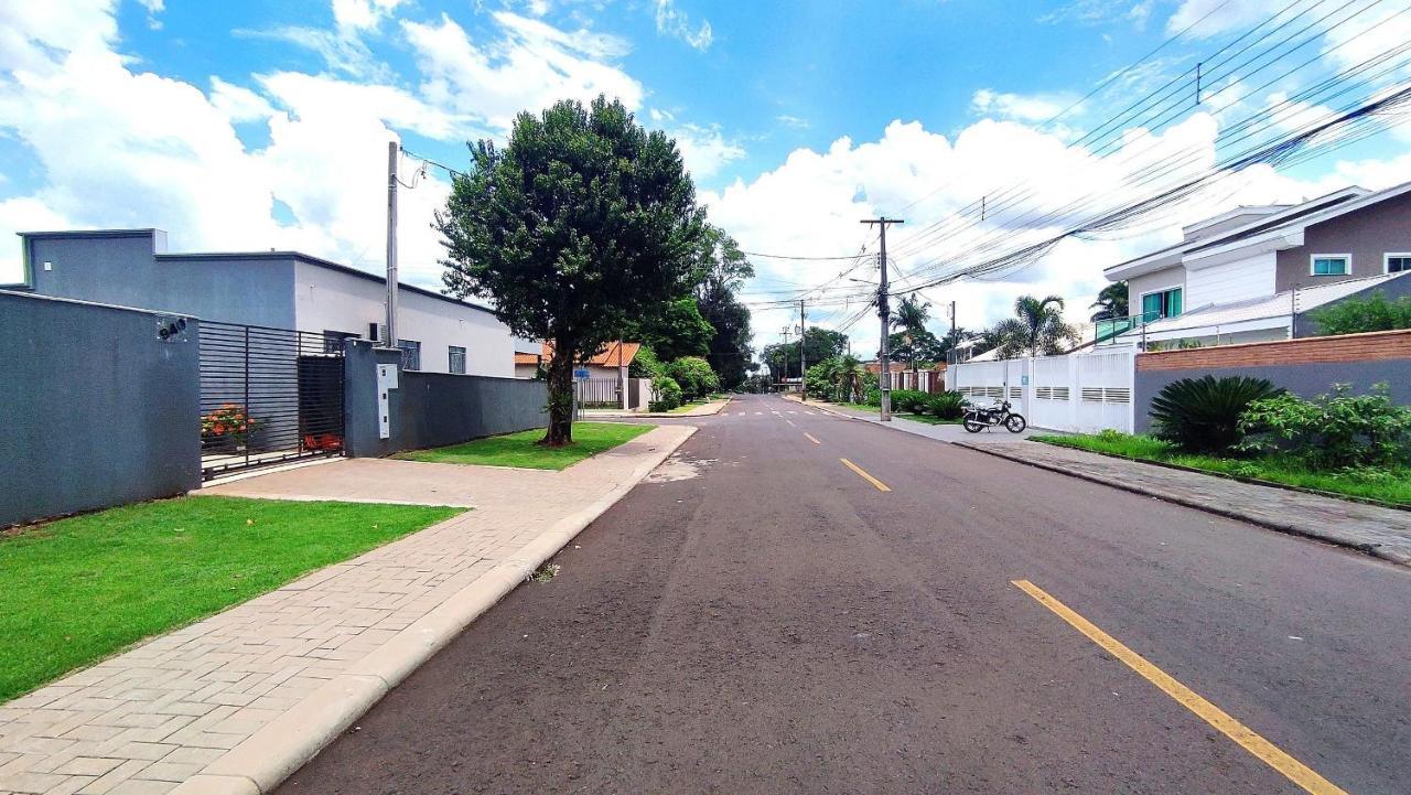 フォス・ド・イグアス Linda Casa Bairro Tranquilo Prox Cataratasヴィラ エクステリア 写真