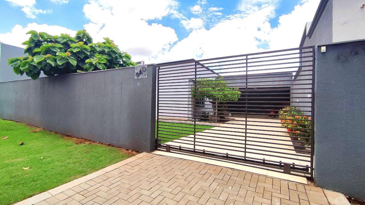 フォス・ド・イグアス Linda Casa Bairro Tranquilo Prox Cataratasヴィラ エクステリア 写真